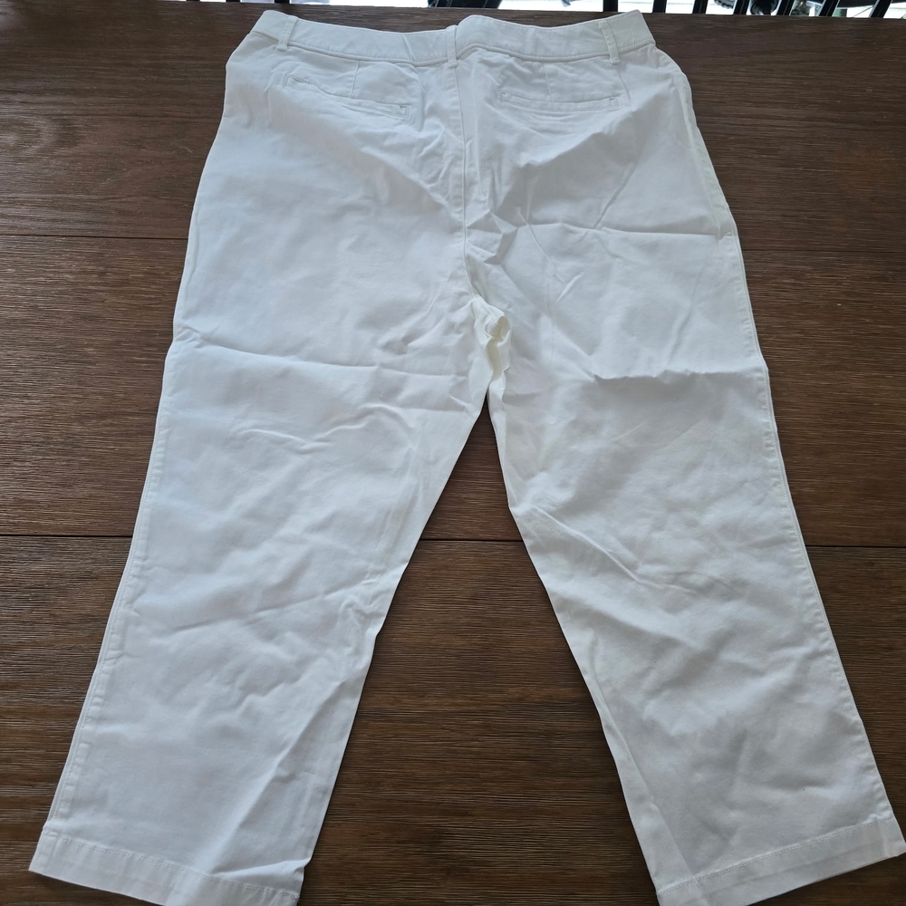 Croft & Barrow Women’s Stretch Capri Pants – Size 14, Khaki /(2) White / Olive - Picture 2 of 11